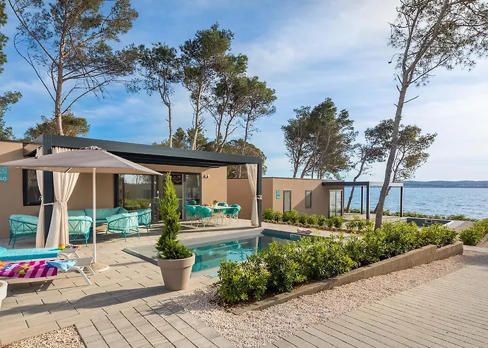 ホリデーパーク Aminess Style Avalona Glamping & Homes ポヴリャナ
